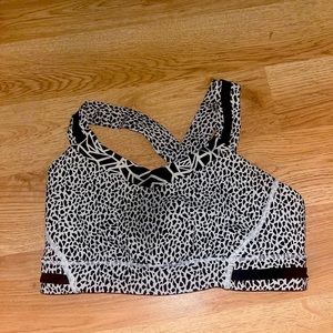 Lululemon Pocket bra black and white